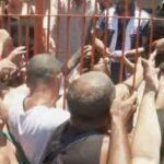 Chuva: fake news causa tumulto ao divulgar falsa ajuda de R$ 1 mil no RJ Chuva: fake news causa tumulto ao divulgar falsa ajuda de R$ 1 mil no RJ