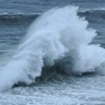 Marinha emite aviso de ressaca do mar com ondas de 2,5m no Rio