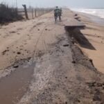 Defesa Civil de Campos interdita estrada que liga Farol a Barra do Furado