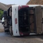 Ônibus com equipe de futebol americano tomba e deixa três mortos no Rio Ônibus com equipe de futebol americano tomba e deixa três mortos no Rio