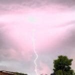 Defesa Civil de Campos alerta sobre raios durante tempestades Defesa Civil de Campos alerta sobre raios durante tempestades