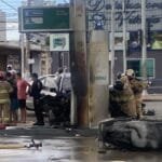 Campos: carro bate em bomba de combustível após acidente e causa incêndio Campos: carro bate em bomba de combustível após acidente e causa incêndio
