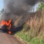 Van pega fogo e assusta passageiros em Campos