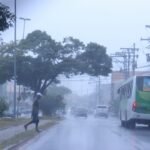 Frente fria chega ao Rio com pancadas de chuva e vento forte chuva-campos
