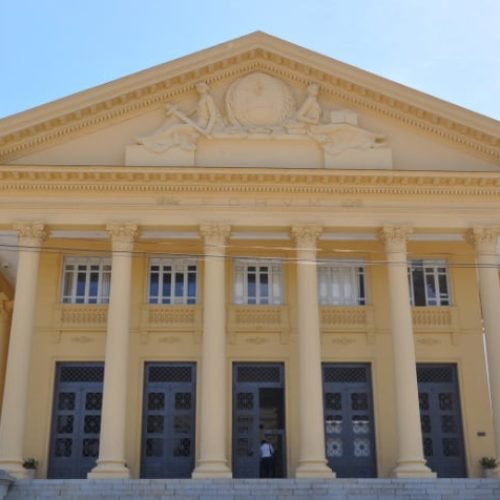 Foto da fachada da Câmara Municipal - Imagem: O Milênio