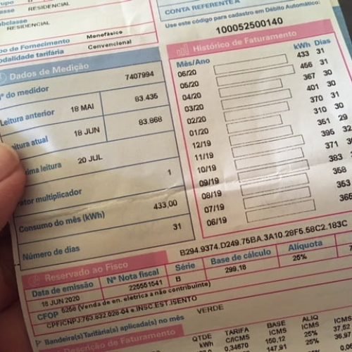 A foto mostra a conta de luz de um consumidor - Arquivo
